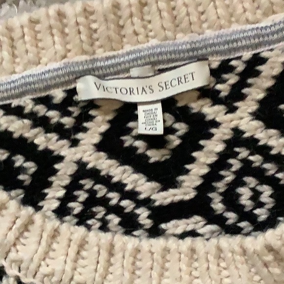 Gorgeous Victoria’s Secret Sweater 🖤🖤🖤 - Picture 3 of 8